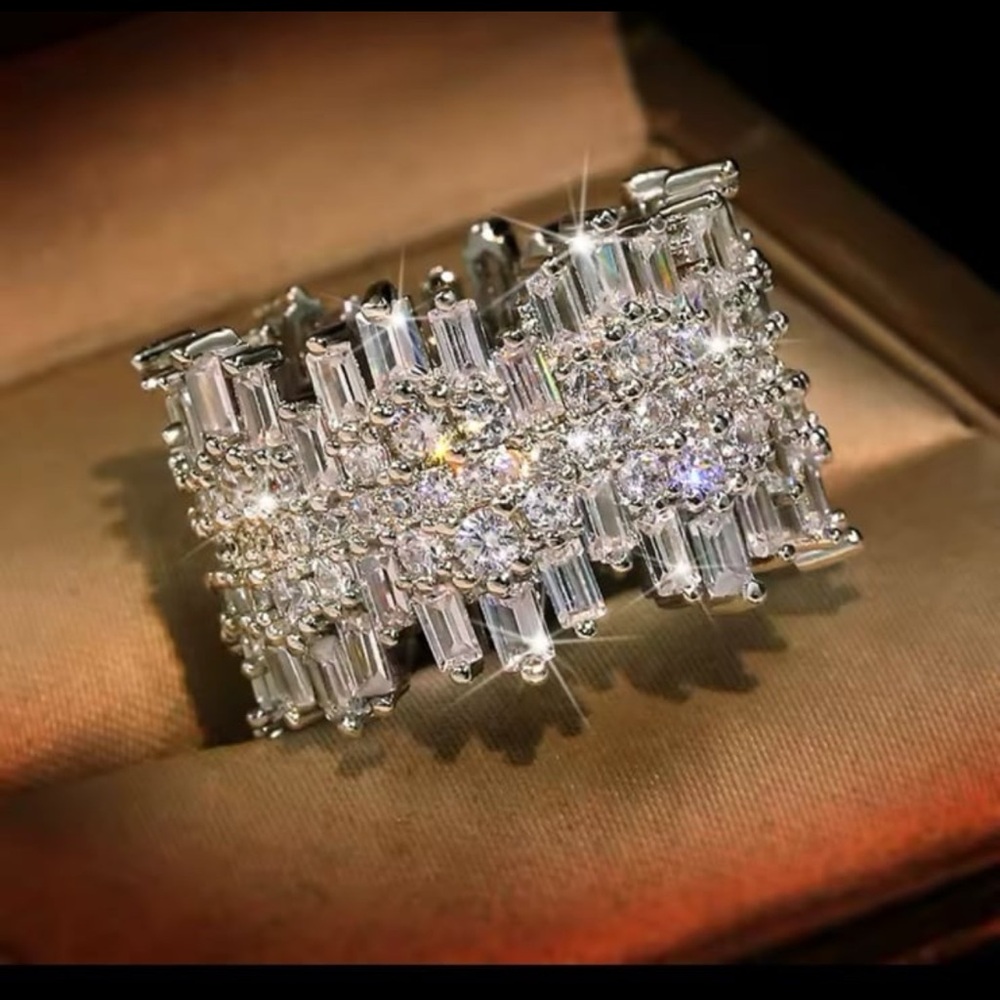 Gorgeous cocktail ring with Swarovski elements size 7